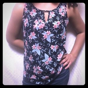 ⭐️4/$25 Olive Tree Floral Knit (S)